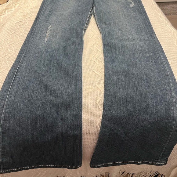 #665. Cache Contour Collection Bootcut Jeans with Embroidery Details. Size 6. - Picture 3 of 14